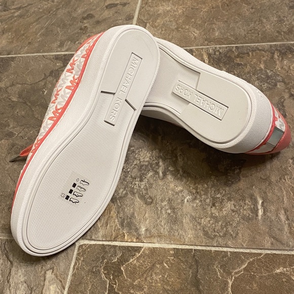 MICHAEL Michael Kors logo printed
Chapman Platform Sneakers - Picture 9 of 12